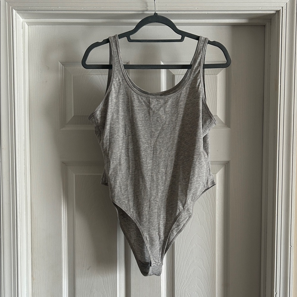 & Other Stories NWT Women's Gray Tank Bodysuit - Classic Scoop Neck